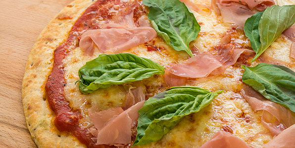 Classic Pizza Margherita with Sliced Prosciutto Recipe Image
